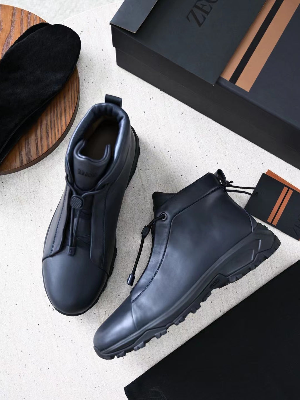 Zegna – Exklusive Leder Boots in Dunkelblau mit robuster Profilsohle