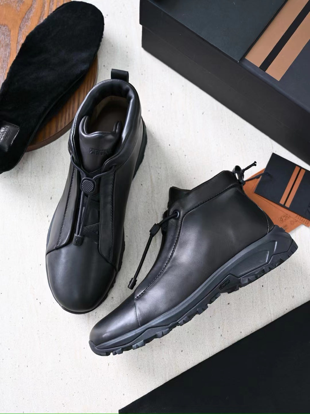 Zegna – Luxurioese Leder Boots in Schwarz mit robuster Profilsohle