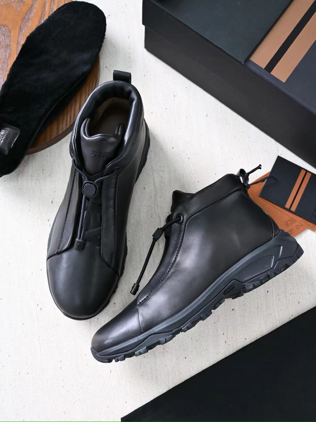 Zegna – Luxurioese Leder Boots in Schwarz mit robuster Profilsohle
