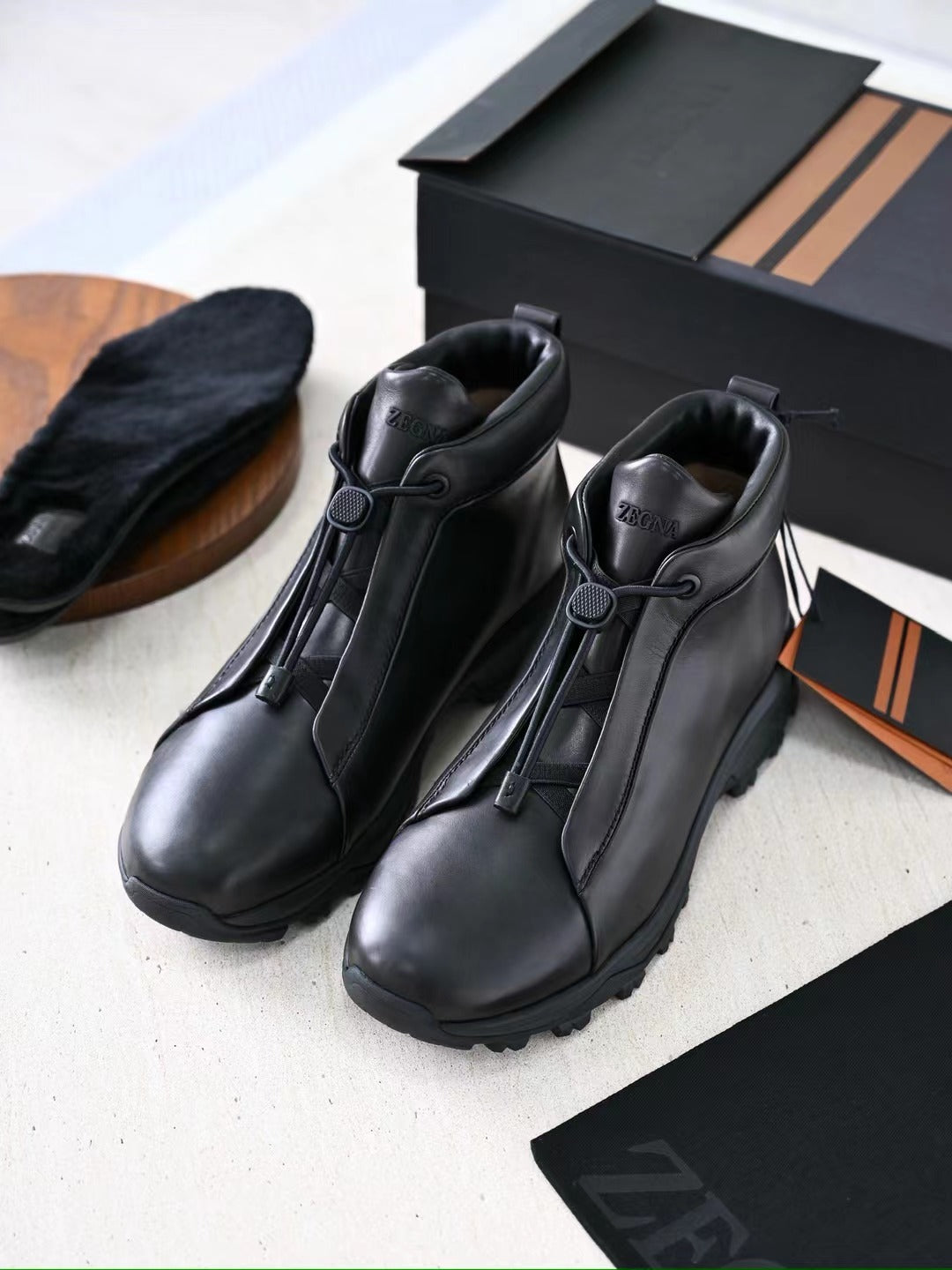 Zegna – Luxurioese Leder Boots in Schwarz mit robuster Profilsohle