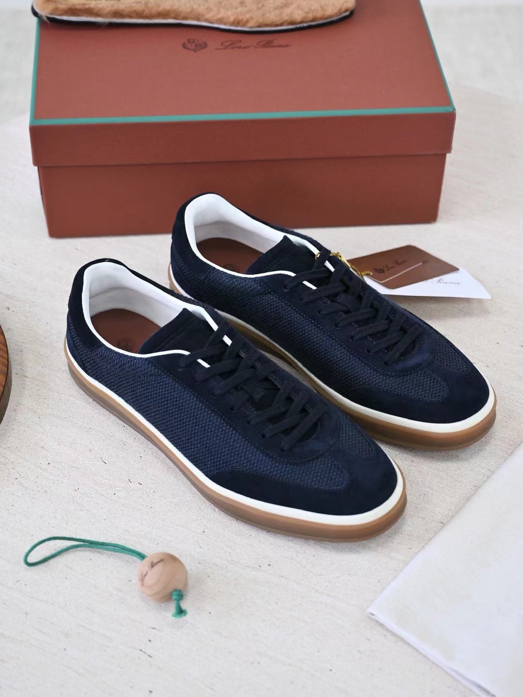 Loro Piana – Luxus Sneaker aus Wildleder & Strick in Dunkelblau