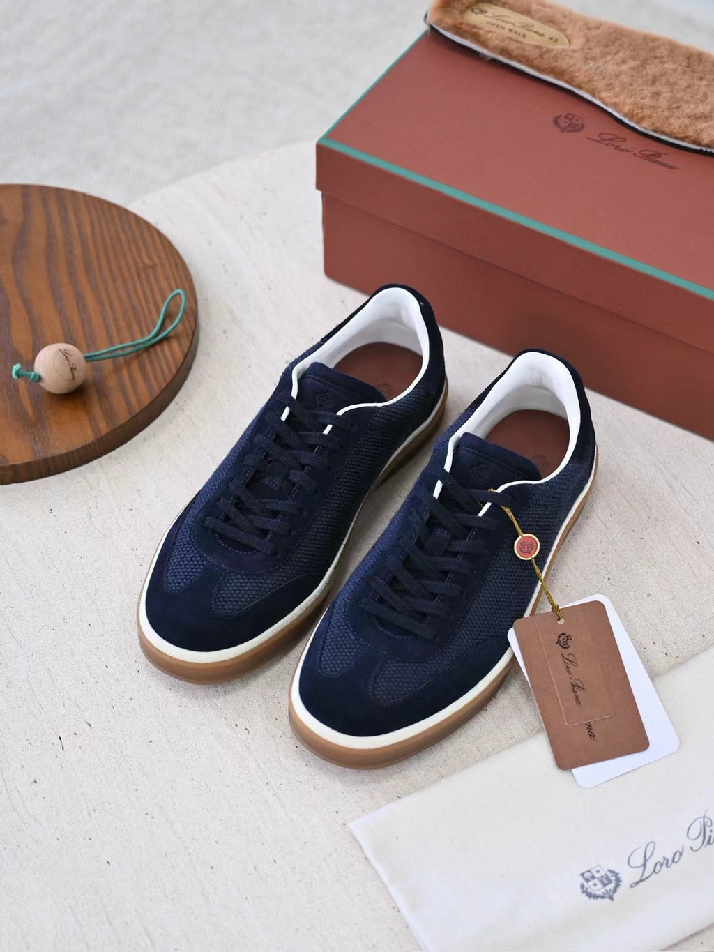 Loro Piana – Luxus Sneaker aus Wildleder & Strick in Dunkelblau