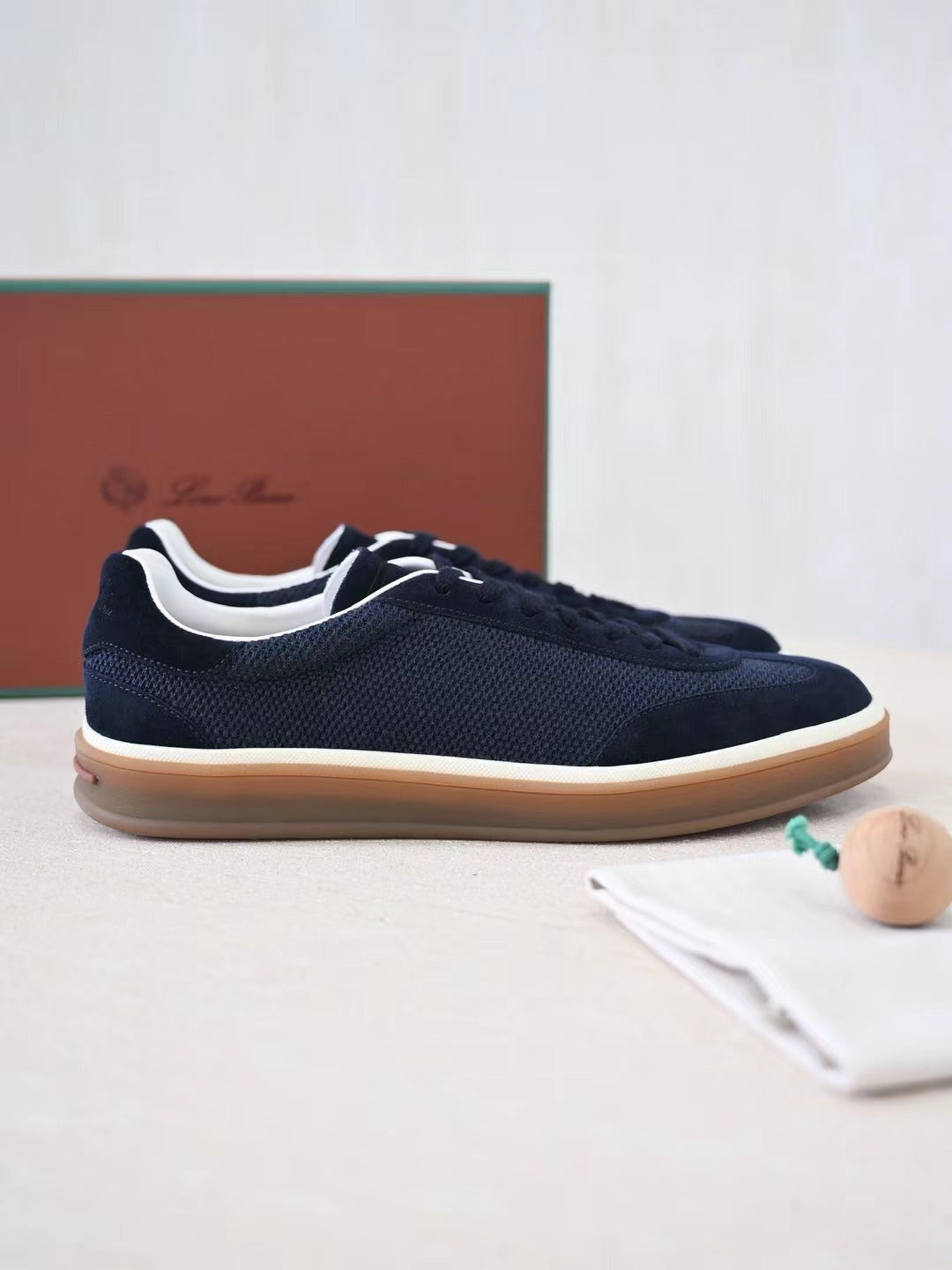 Loro Piana – Luxus Sneaker aus Wildleder & Strick in Dunkelblau
