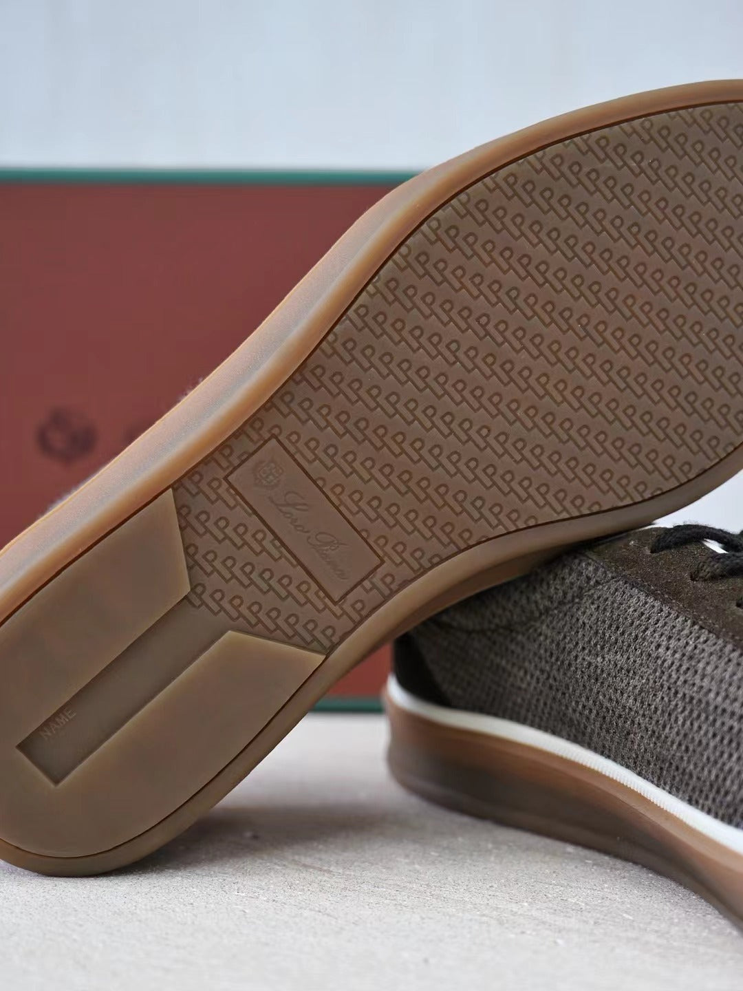 Loro Piana Herren Sneaker in Olivbraun – Leichte Freizeitschuhe mit Mesh