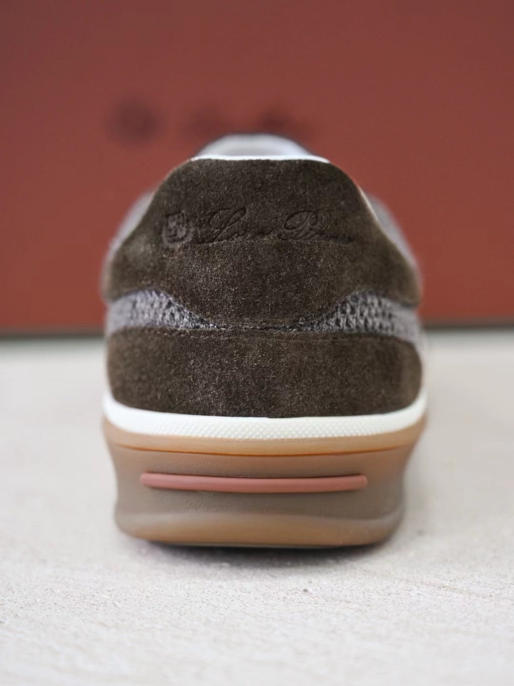 Loro Piana Herren Sneaker in Olivbraun – Leichte Freizeitschuhe mit Mesh