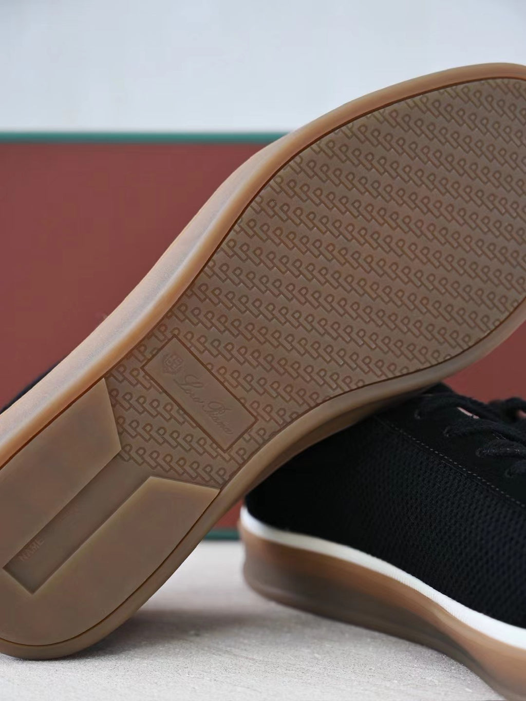 Loro Piana Herren Sneaker in Schwarz – Edle Freizeitschuhe mit Mesh- und Wildleder