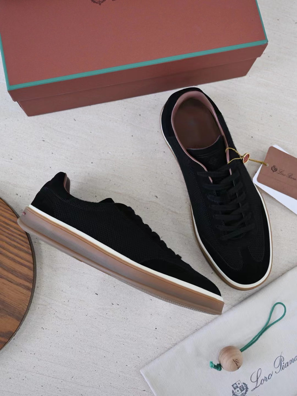 Loro Piana Herren Sneaker in Schwarz – Edle Freizeitschuhe mit Mesh- und Wildleder