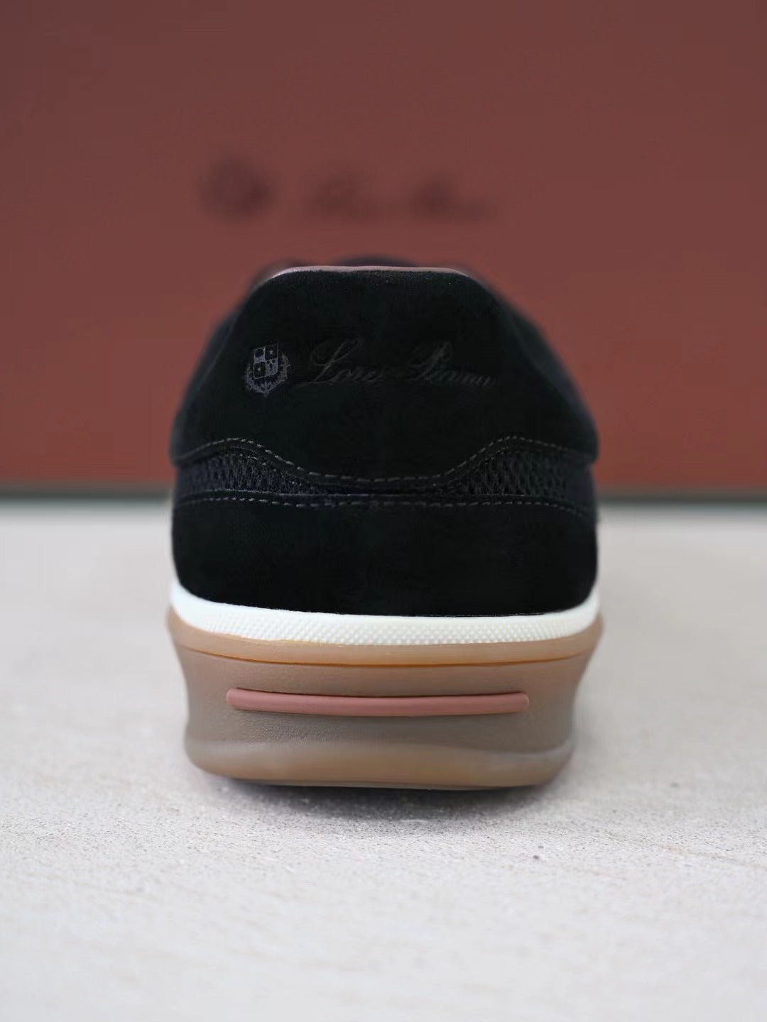 Loro Piana Herren Sneaker in Schwarz – Edle Freizeitschuhe mit Mesh- und Wildleder