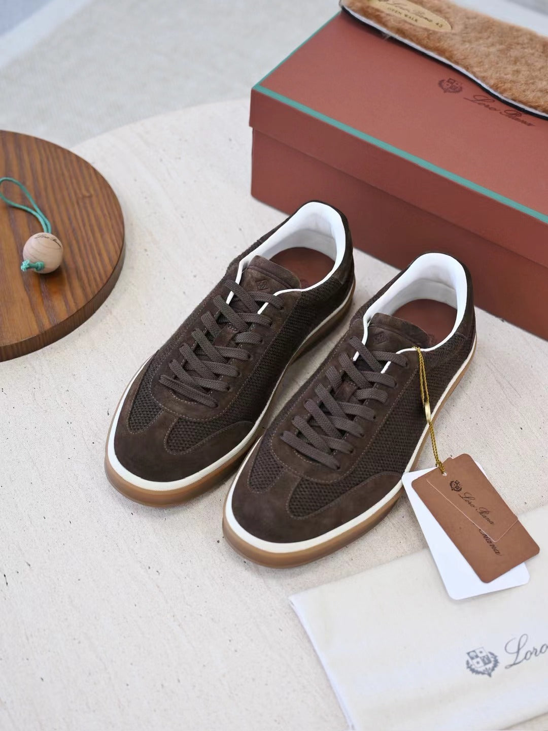 Loro Piana Herren Sneaker in Dunkelbraun – Leichte Freizeitschuhe mit Mesh