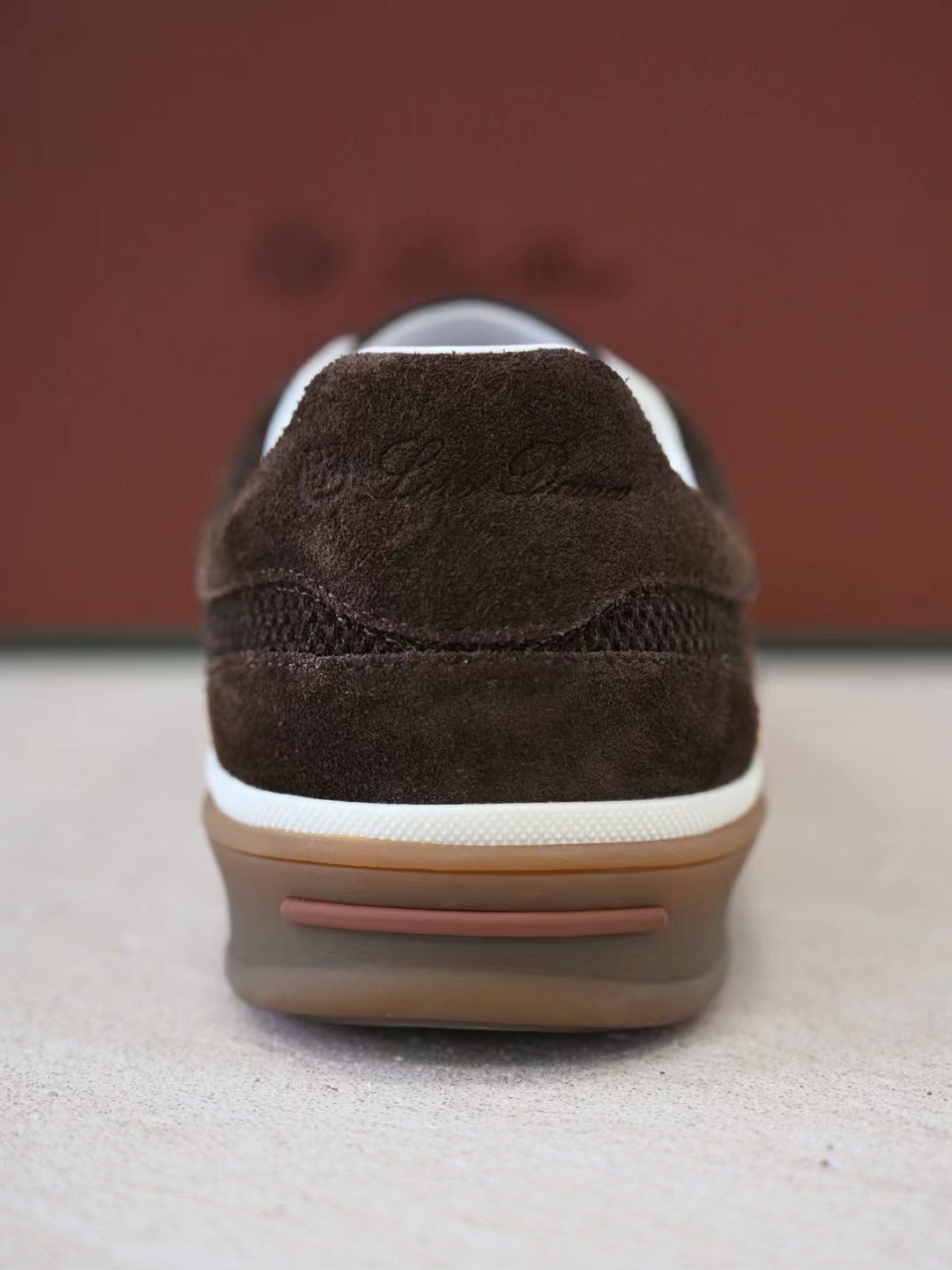 Loro Piana Herren Sneaker in Dunkelbraun – Leichte Freizeitschuhe mit Mesh