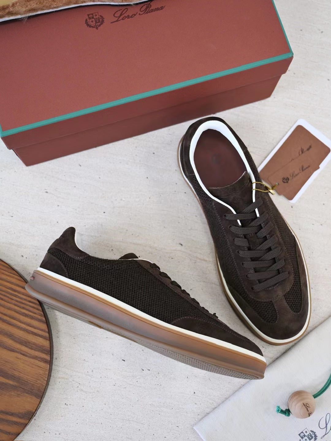 Loro Piana Herren Sneaker in Dunkelbraun – Leichte Freizeitschuhe mit Mesh