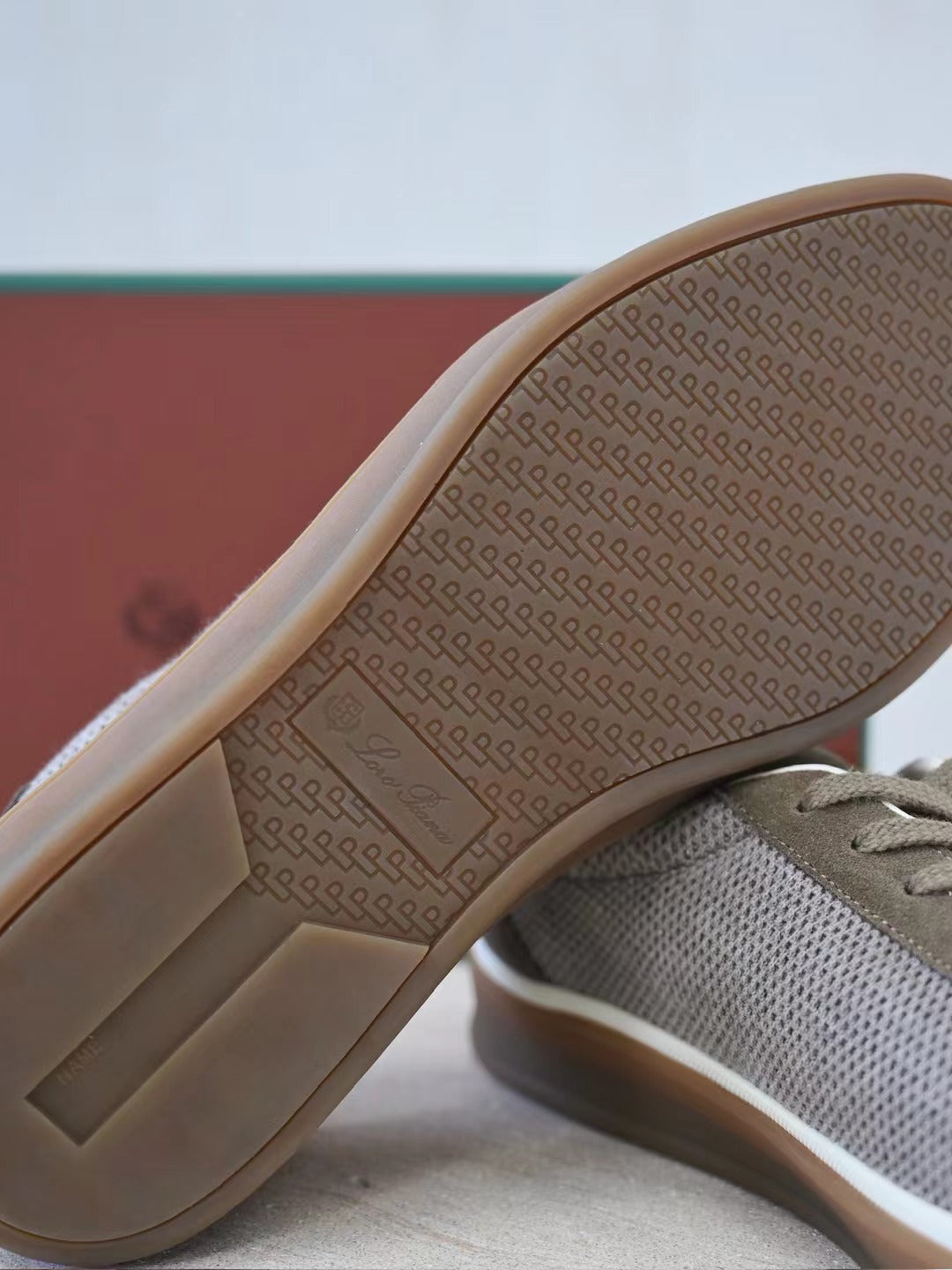 Loro Piana Herren Sneaker in Braun-Gruen – Leichte Freizeitschuhe mit Mesh-Obermaterial