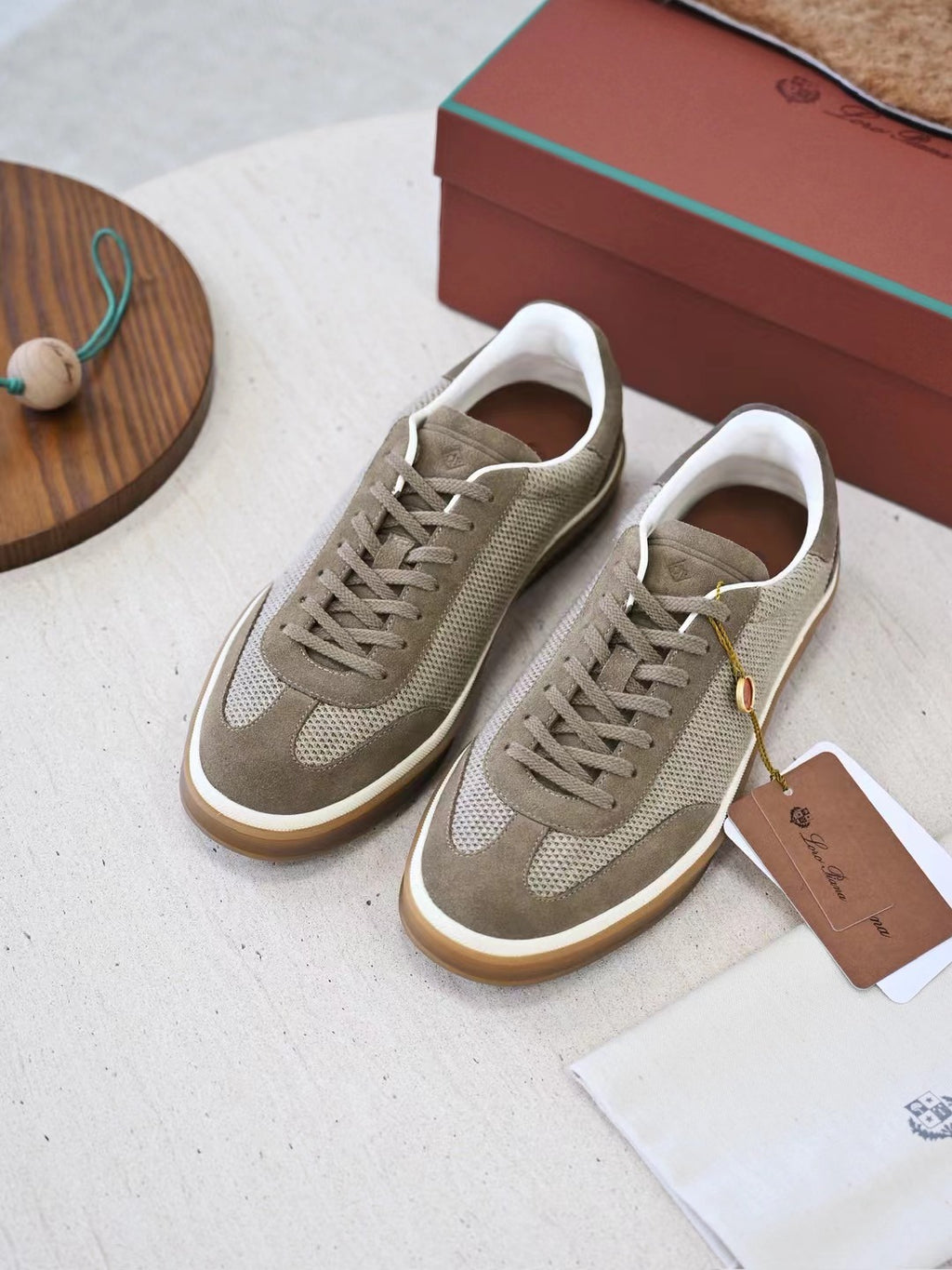 Loro Piana Herren Sneaker in Braun-Gruen – Leichte Freizeitschuhe mit Mesh-Obermaterial