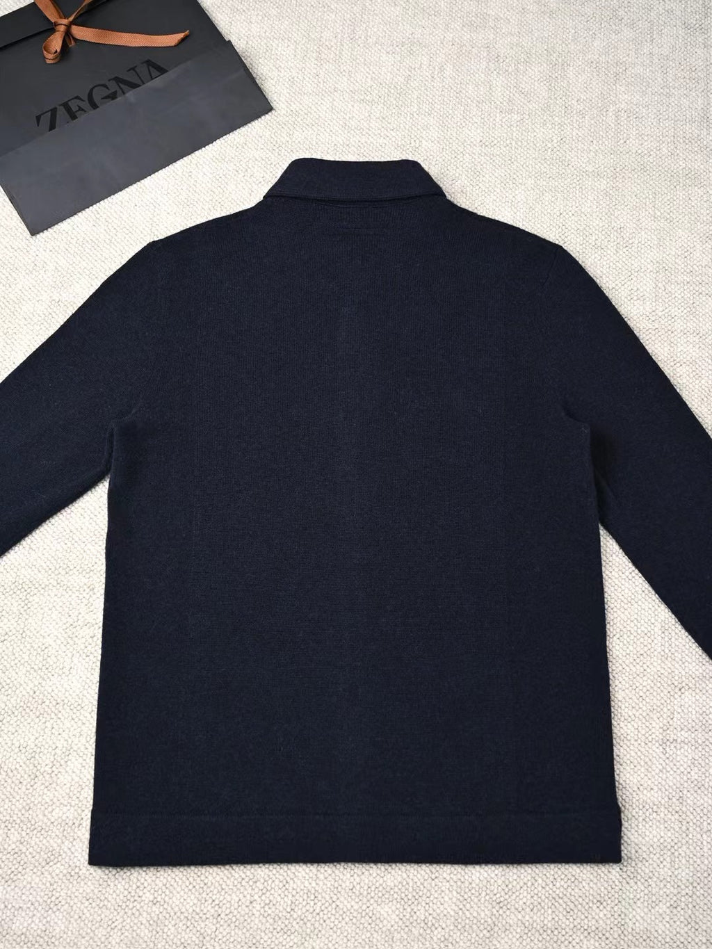 ZEGNA Dunkelblaues Herrenhemd mit Knopfleiste – Klassisches Langarmhemd für Alltag & Freizeit