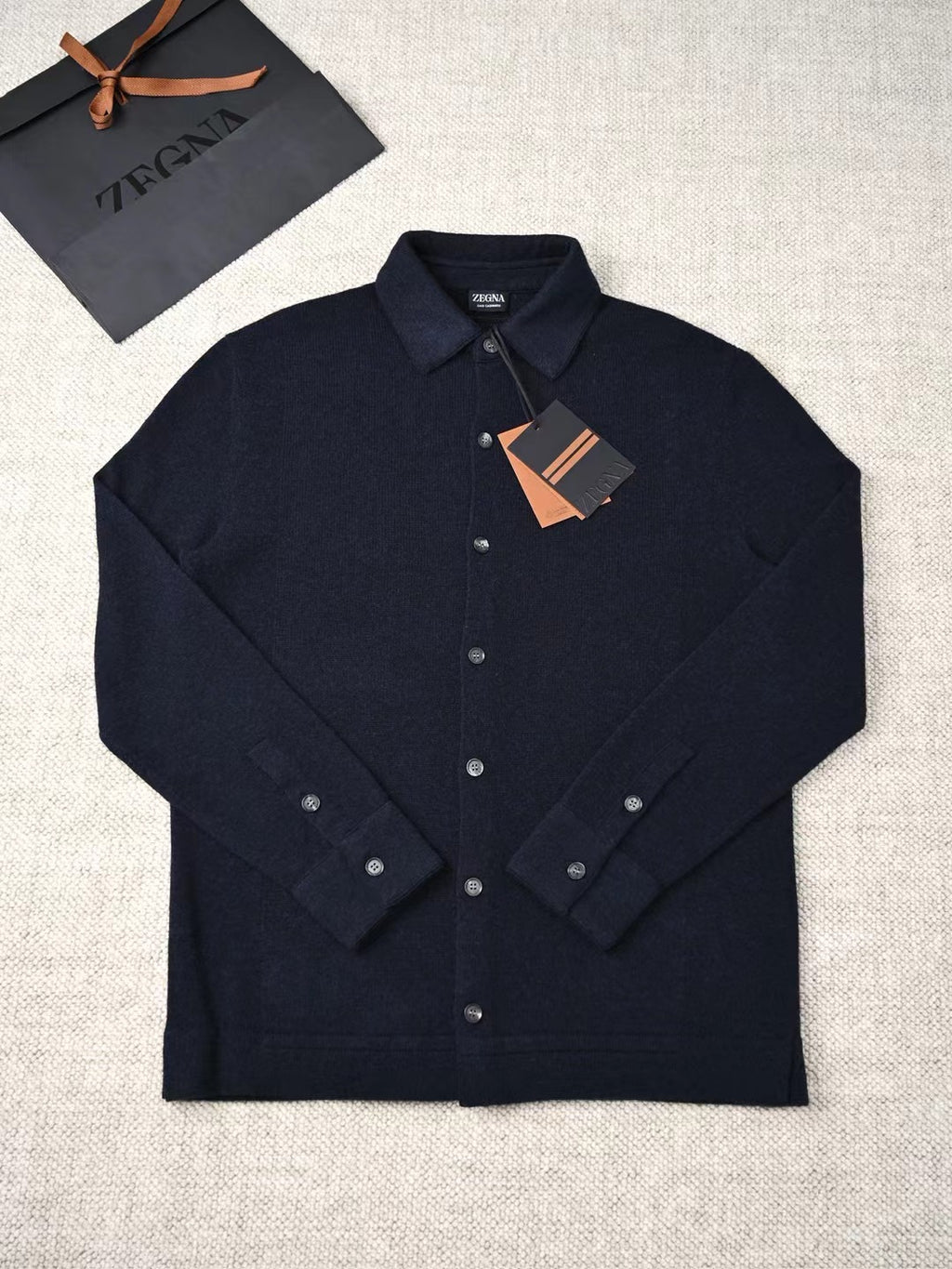 ZEGNA Dunkelblaues Herrenhemd mit Knopfleiste – Klassisches Langarmhemd für Alltag & Freizeit