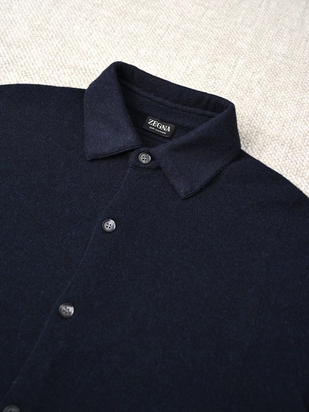 ZEGNA Dunkelblaues Herrenhemd mit Knopfleiste – Klassisches Langarmhemd für Alltag & Freizeit