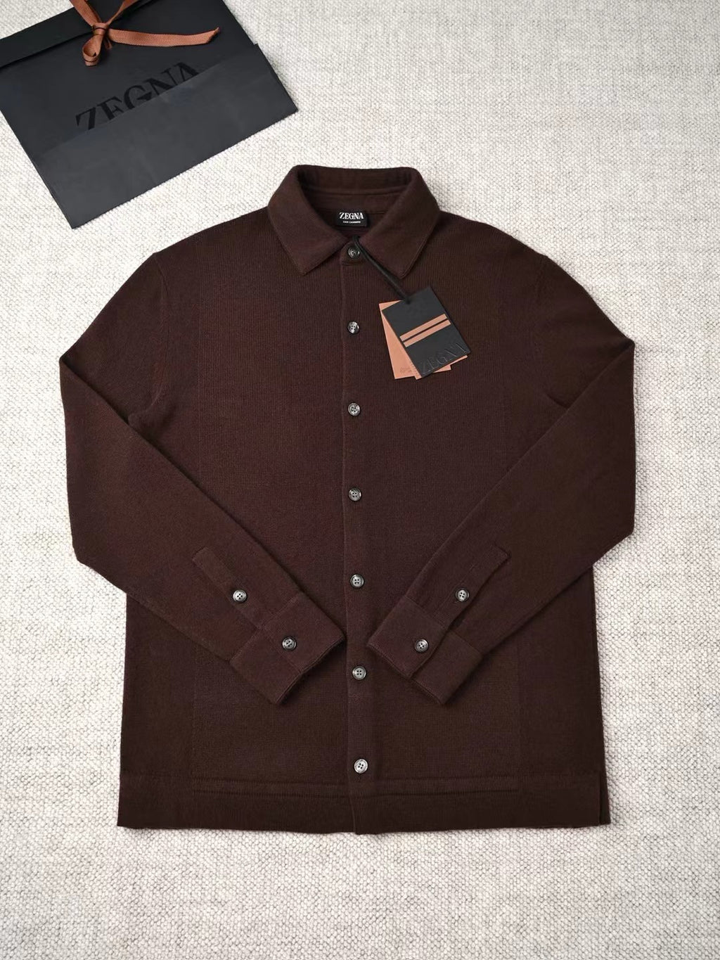 ZEGNA Dunkles Herrenhemd in Braun – Klassisches Langarmhemd mit Knopfleiste