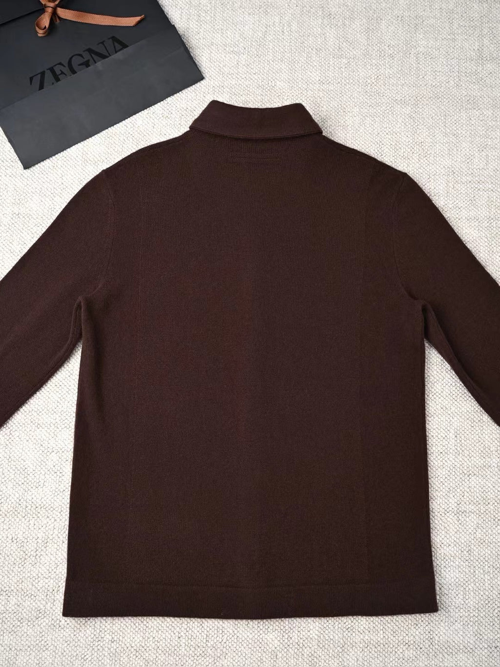 ZEGNA Dunkles Herrenhemd in Braun – Klassisches Langarmhemd mit Knopfleiste