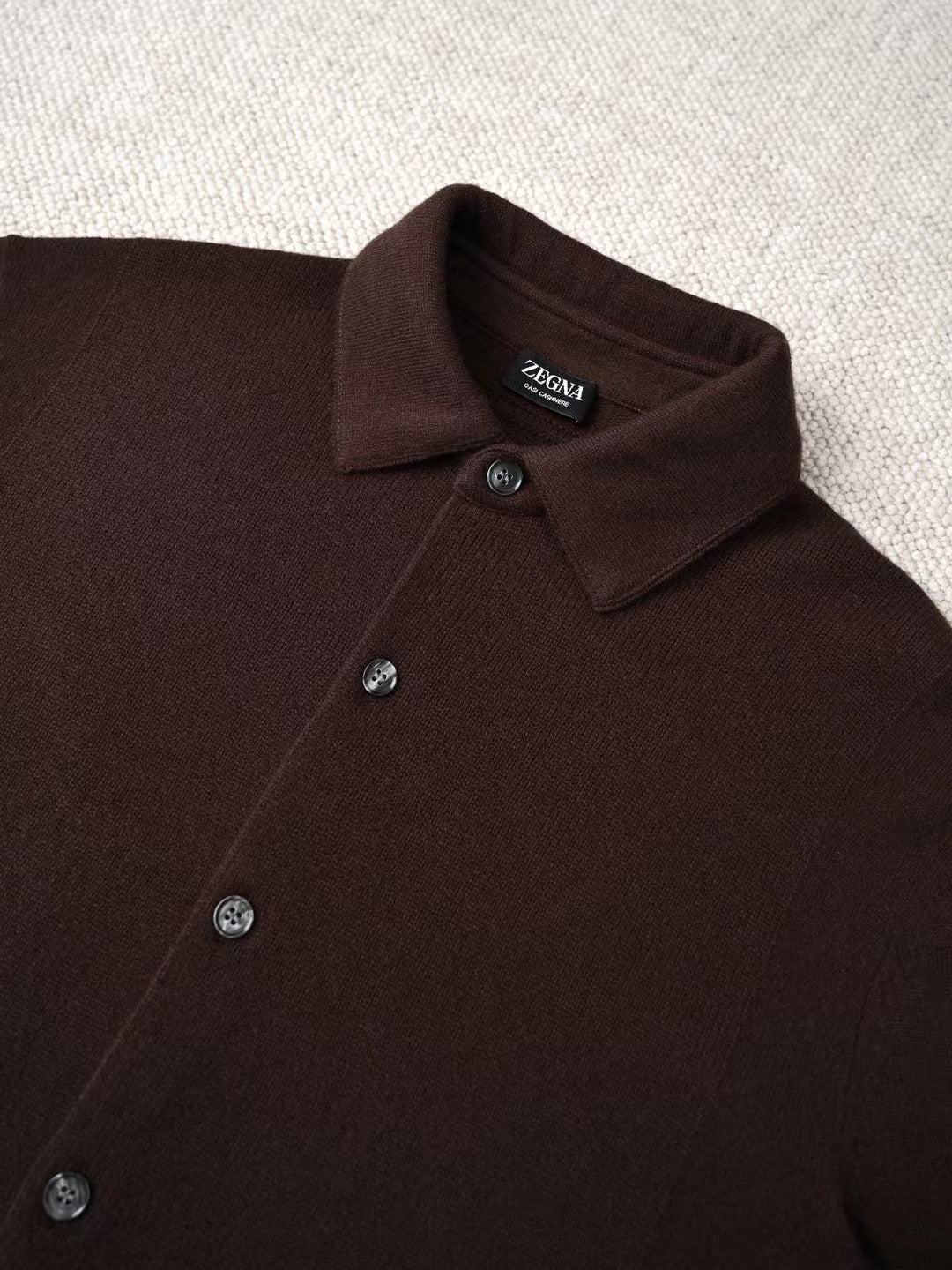 ZEGNA Dunkles Herrenhemd in Braun – Klassisches Langarmhemd mit Knopfleiste