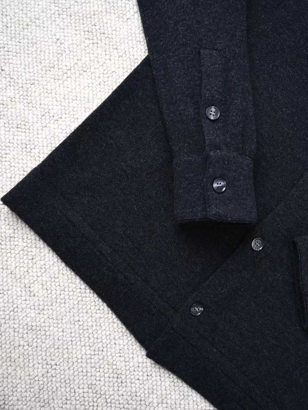 ZEGNA Dunkles Herrenhemd mit Knopfleiste – Klassisches Langarmhemd für Alltag & Freizeit