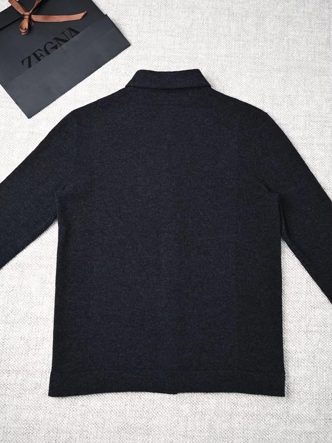 ZEGNA Dunkles Herrenhemd mit Knopfleiste – Klassisches Langarmhemd für Alltag & Freizeit