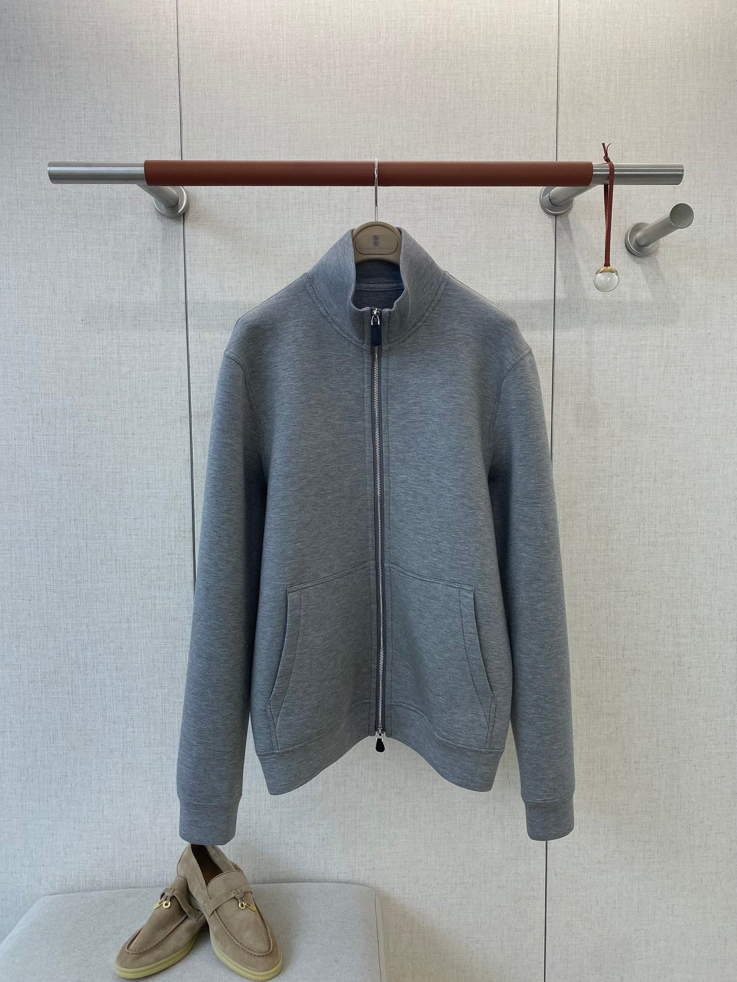 Loro Piana Sweatjacke Grau – Hochwertige Jacke mit Stehkragen und Zwei-Wege