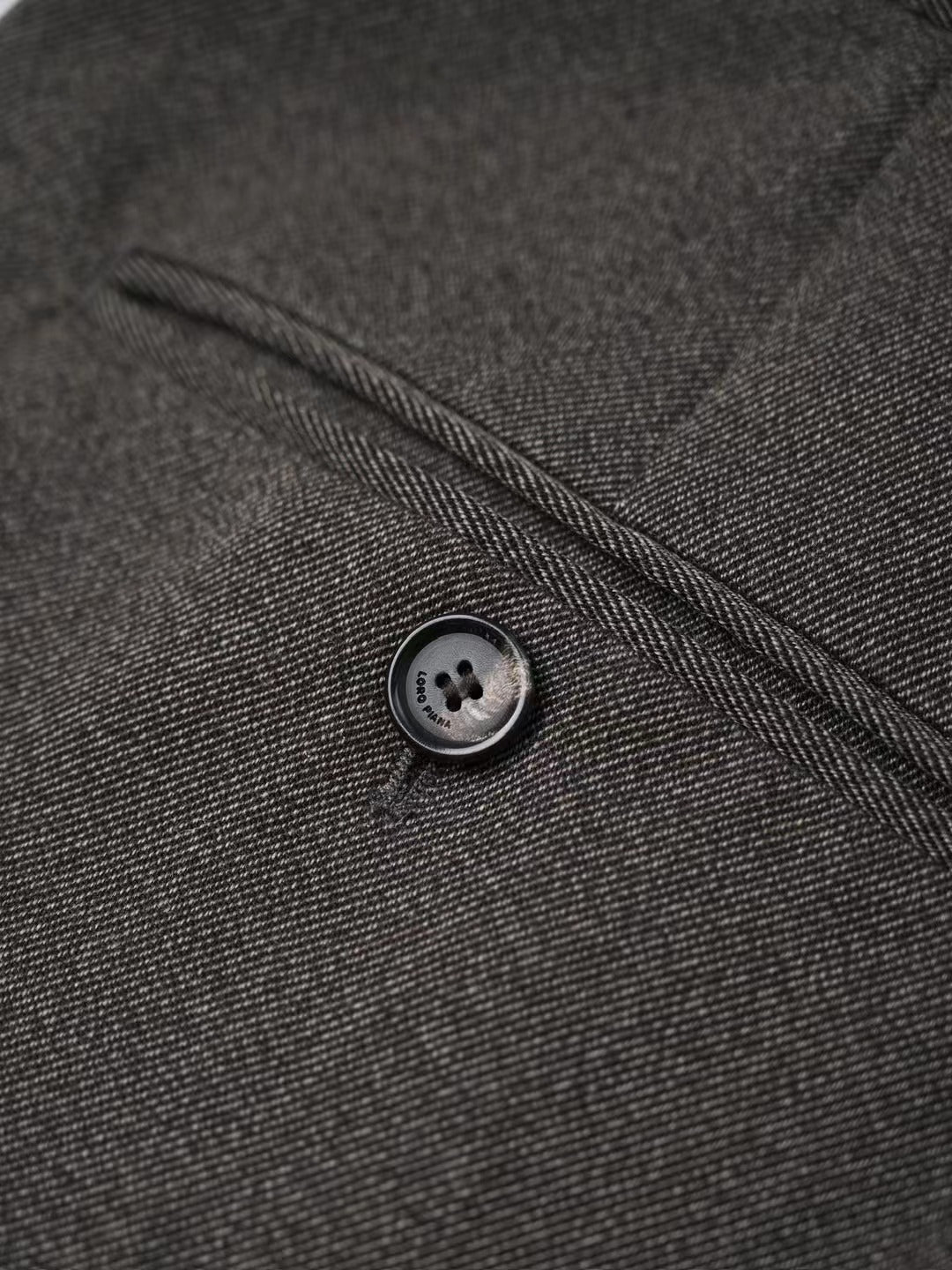 Loro Piana Elegante Herren Hose in Dunkelbraun – Premium-Stretch & edler Woll-Look