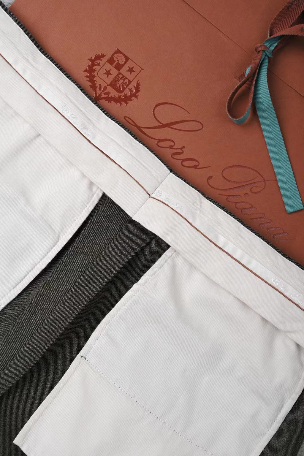 Loro Piana Elegante Herren Hose in Dunkelbraun – Premium-Stretch & edler Woll-Look