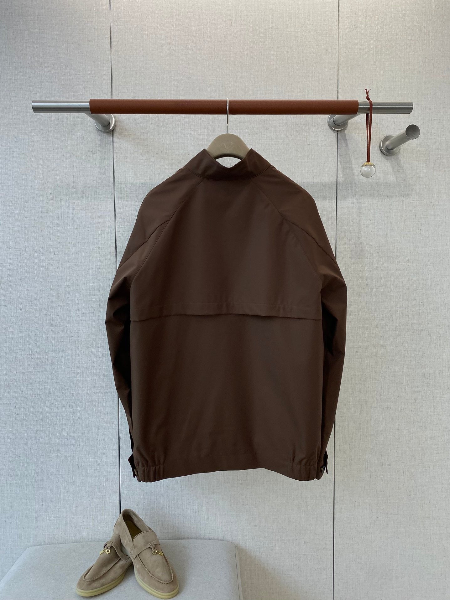 Brunello Cucinelli Herren Blouson aus technischem Gewebe mit Stehkragen – Braun