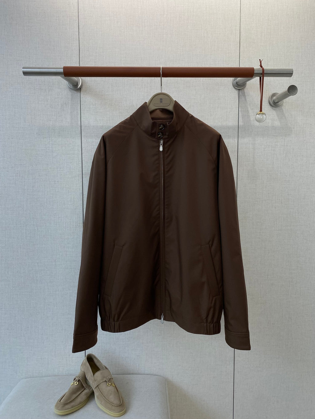 Brunello Cucinelli Herren Blouson aus technischem Gewebe mit Stehkragen – Braun
