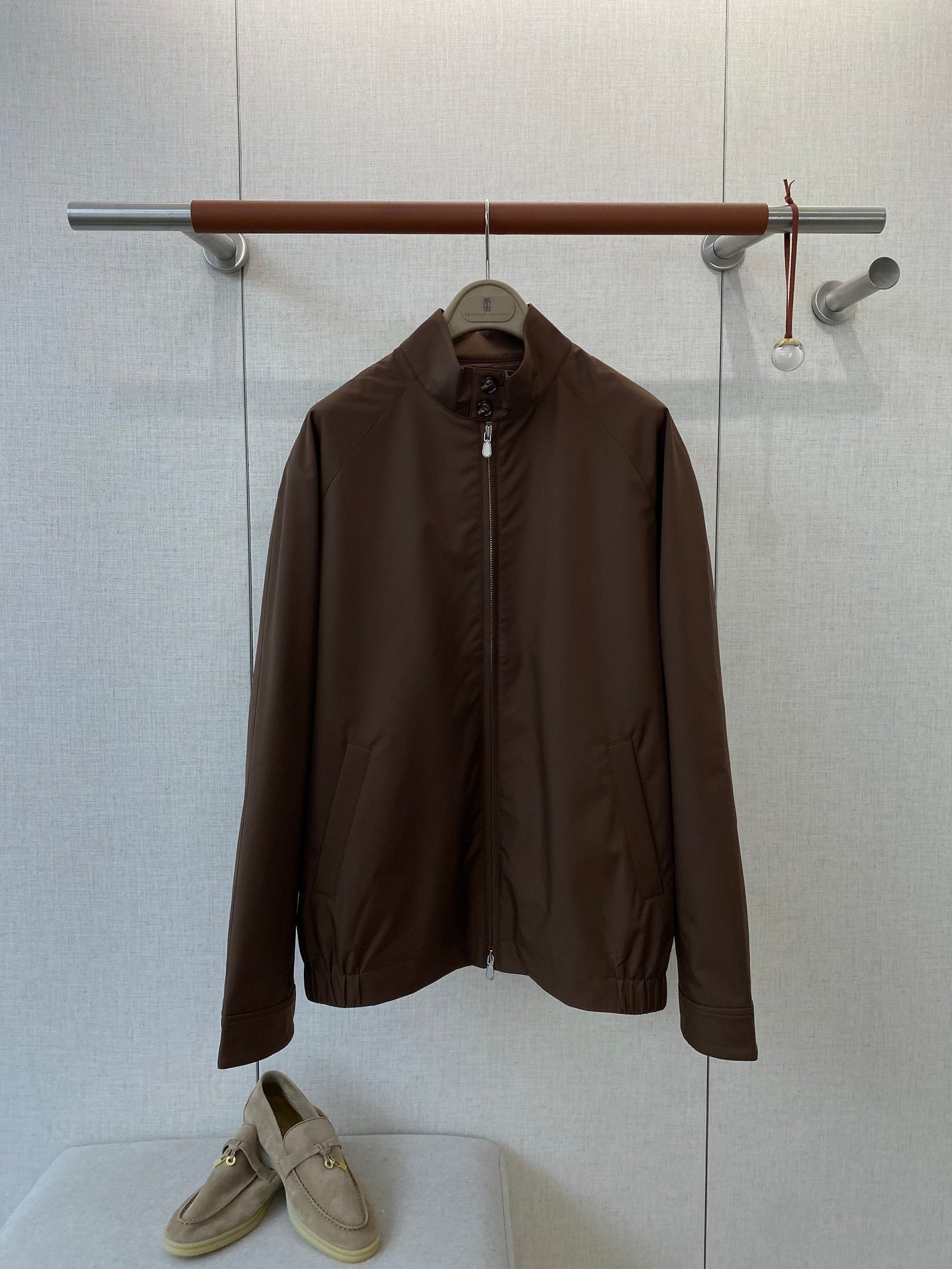 Brunello Cucinelli Herren Blouson aus technischem Gewebe mit Stehkragen – Braun