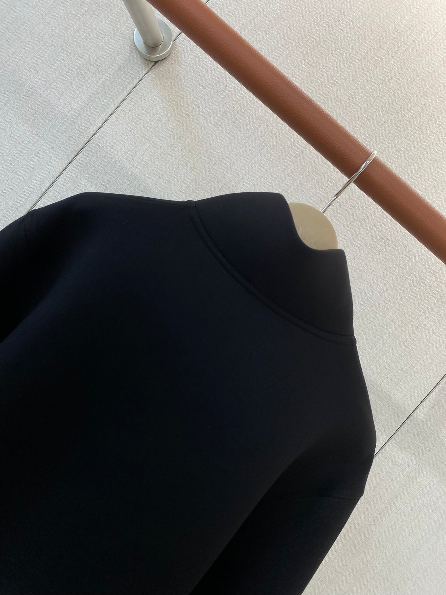 Lora Piana Sweatjacke in Schwarz – Minimalistische Zip-Jacke mit Stehkragen