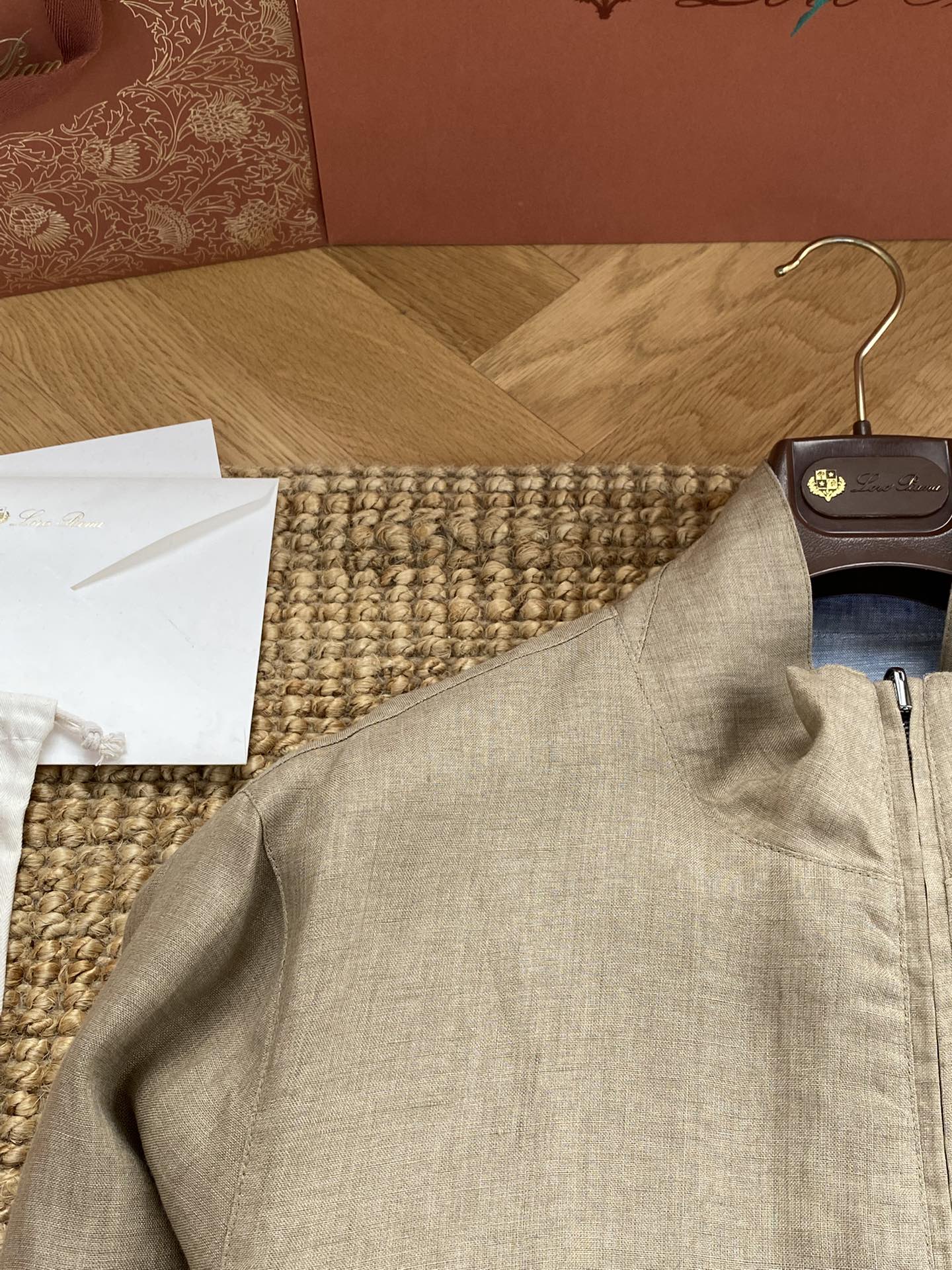 Lora Piana Leinenjacke mit Stehkragen – Leichte Sommerjacke in Beige oder Hellblau