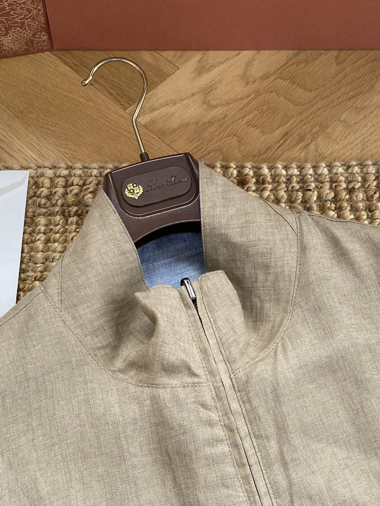 Lora Piana Leinenjacke mit Stehkragen – Leichte Sommerjacke in Beige oder Hellblau