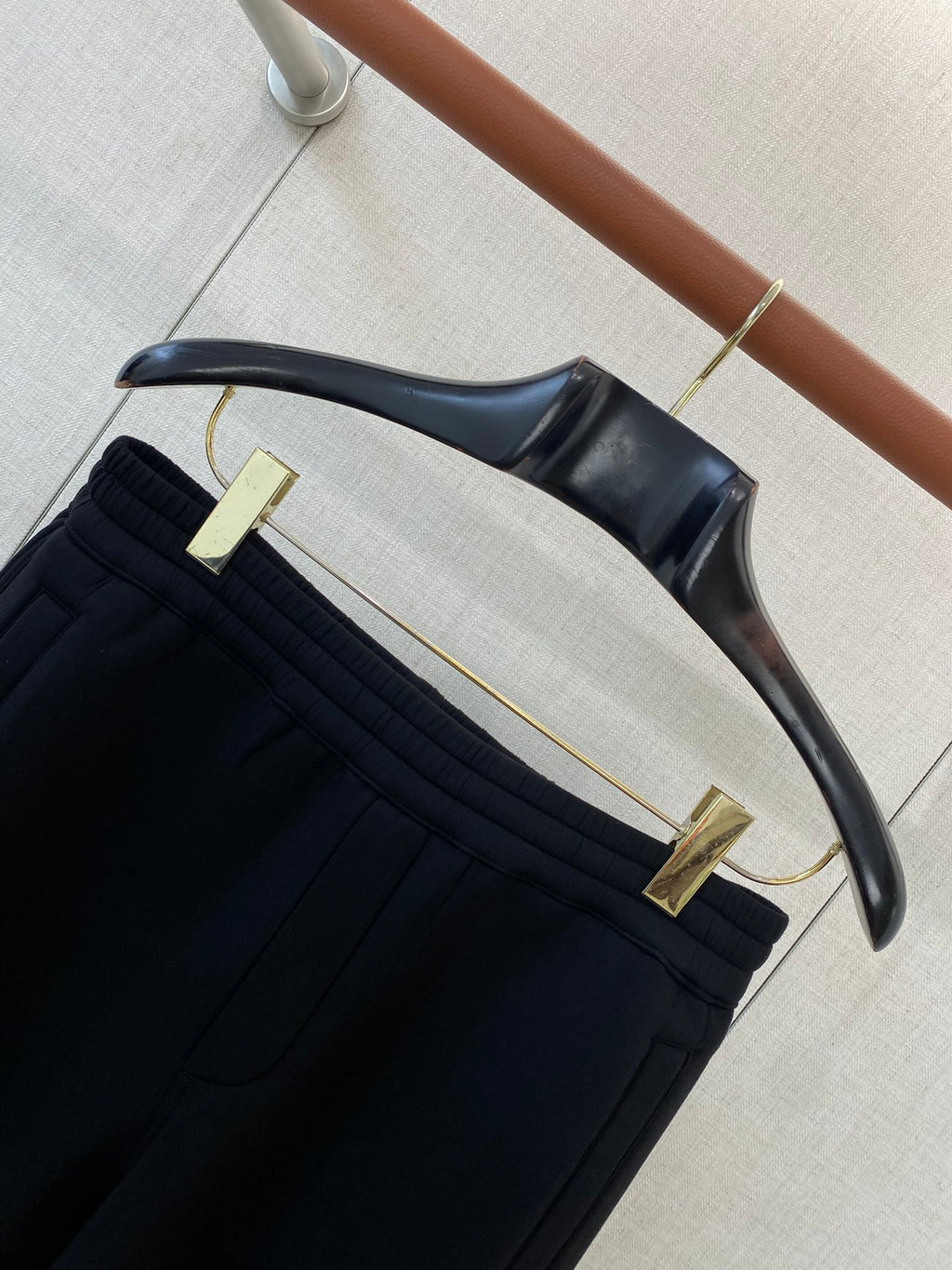 Lora Piana Sweatpants in Schwarz – Minimalistische Jogpants mit elastischem