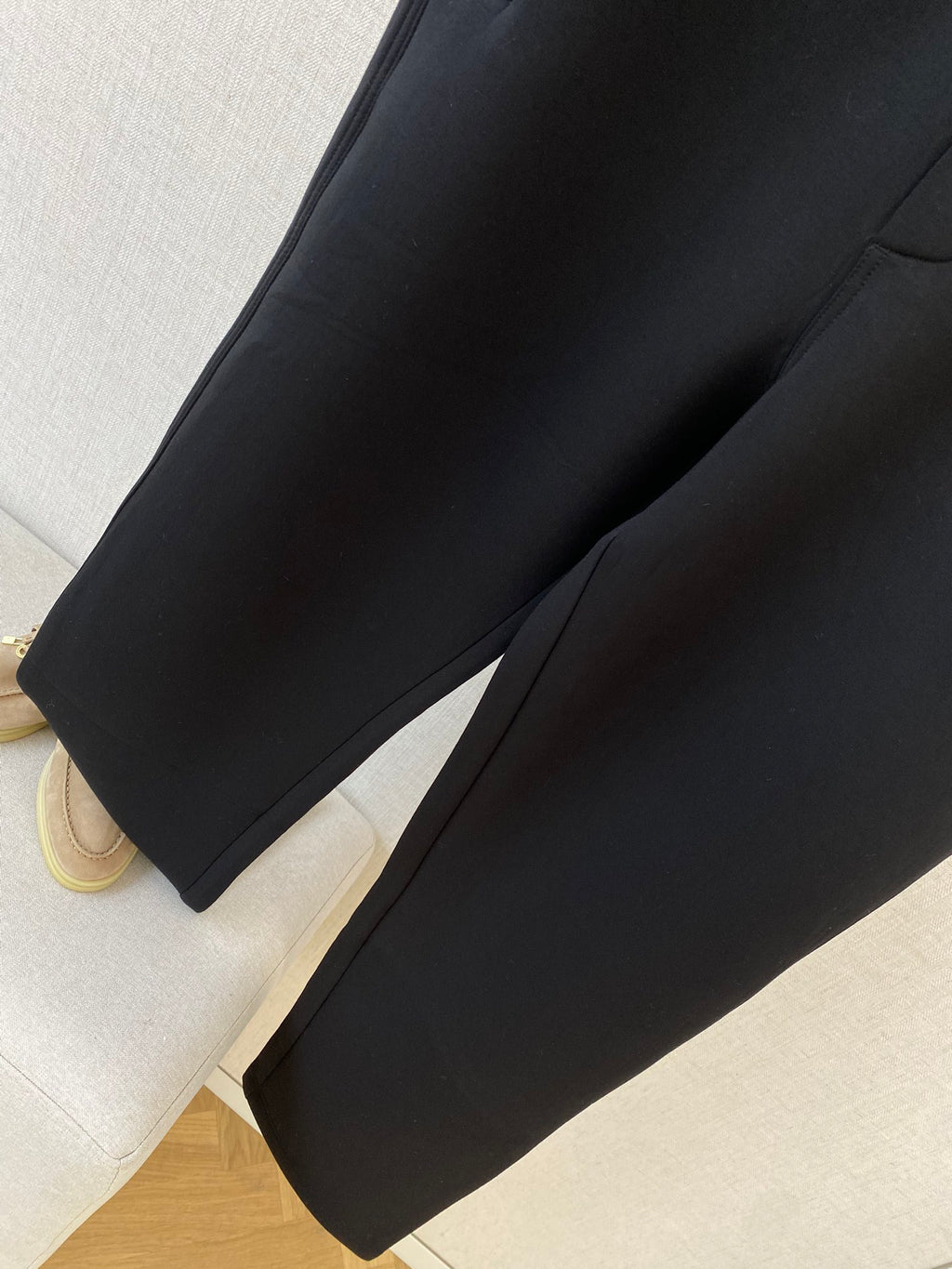 Lora Piana Sweatpants in Schwarz – Minimalistische Jogpants mit elastischem