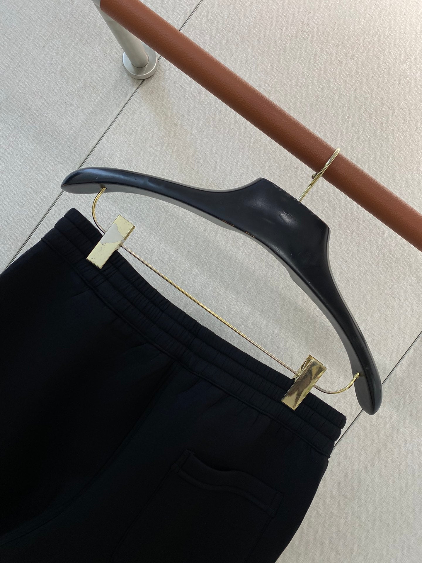 Lora Piana Sweatpants in Schwarz – Minimalistische Jogpants mit elastischem