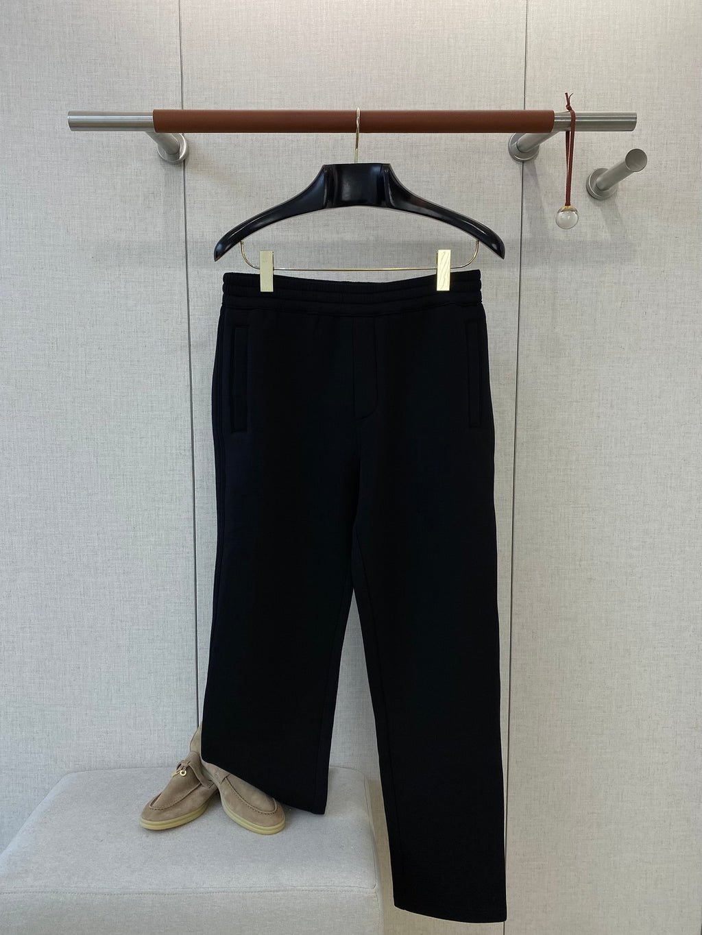 Lora Piana Sweatpants in Schwarz – Minimalistische Jogpants mit elastischem