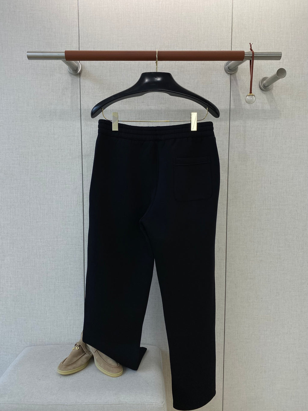 Lora Piana Sweatpants in Schwarz – Minimalistische Jogpants mit elastischem