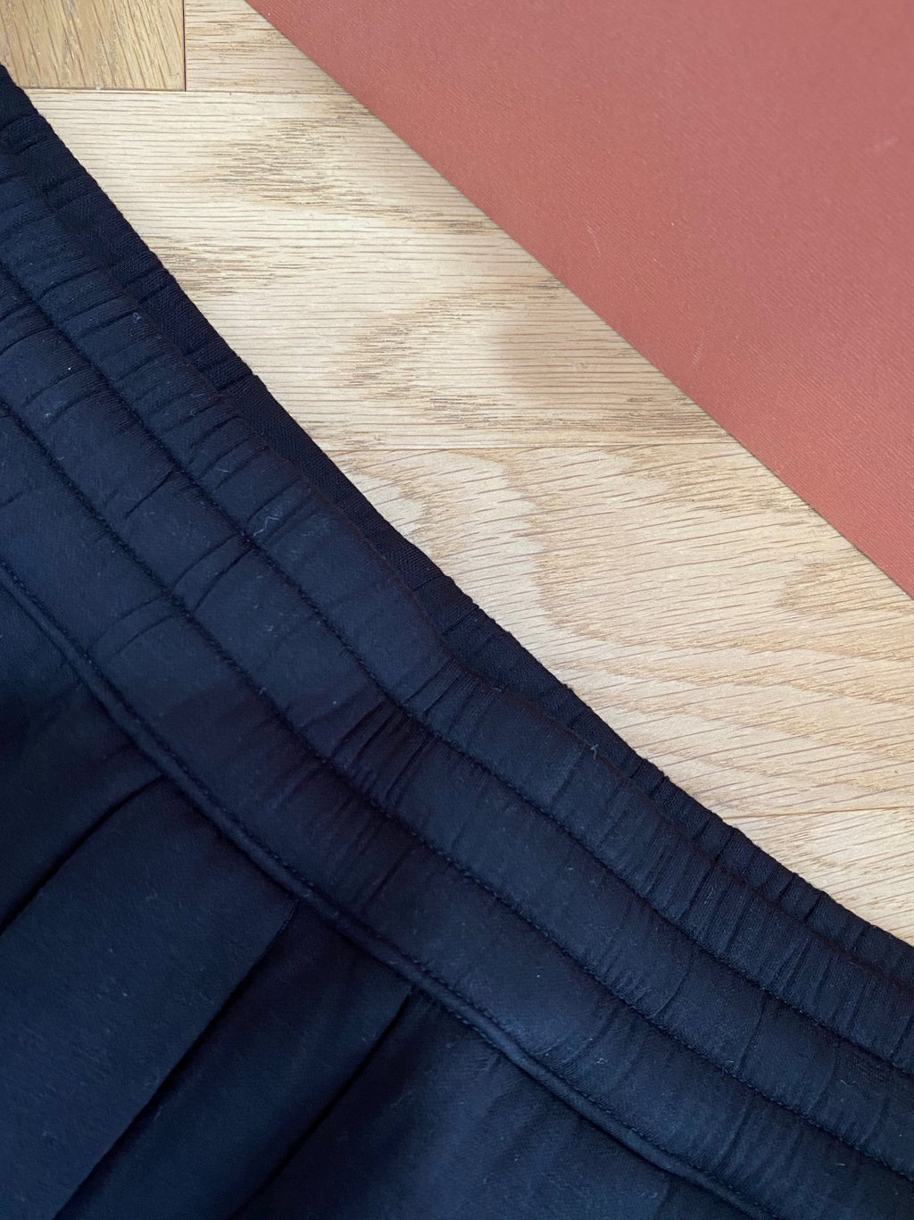 Lora Piana Sweatpants in Schwarz – Minimalistische Jogpants mit elastischem
