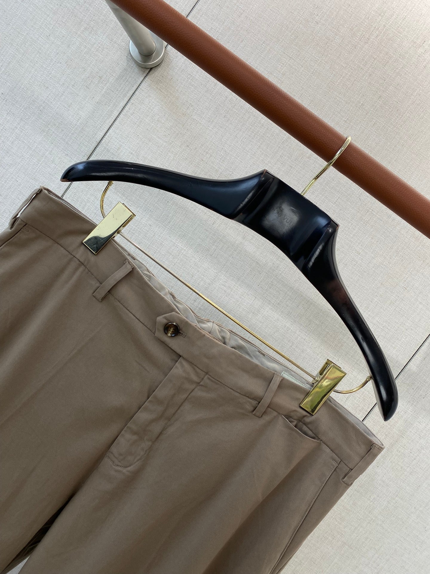 Lora Piana Chinohose in Braun – Klassische, leichte Baumwollhose für Alltag