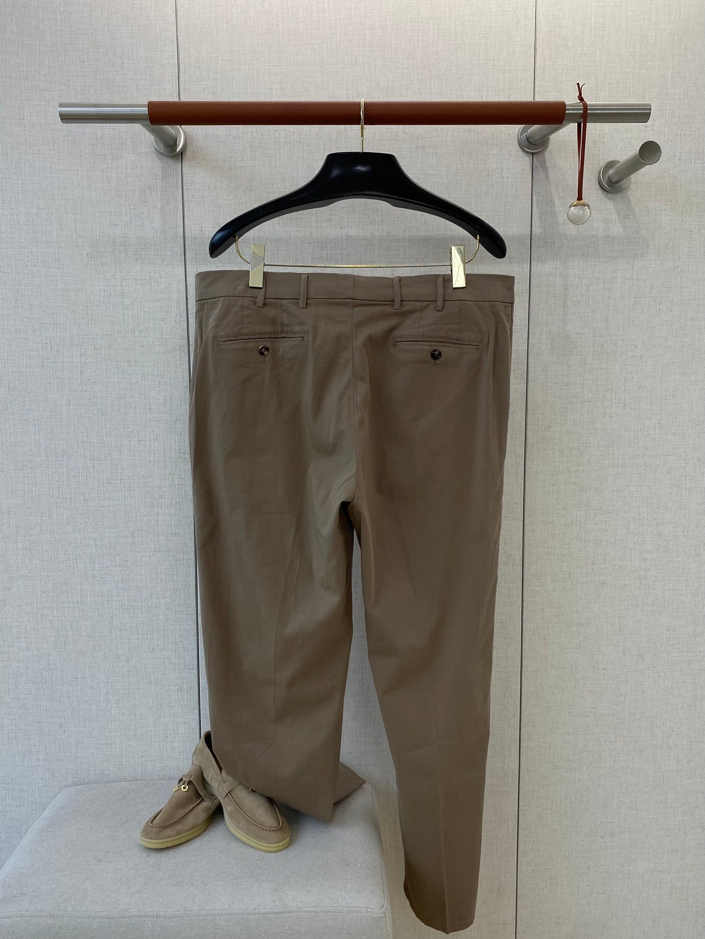 Lora Piana Chinohose in Braun – Klassische, leichte Baumwollhose für Alltag