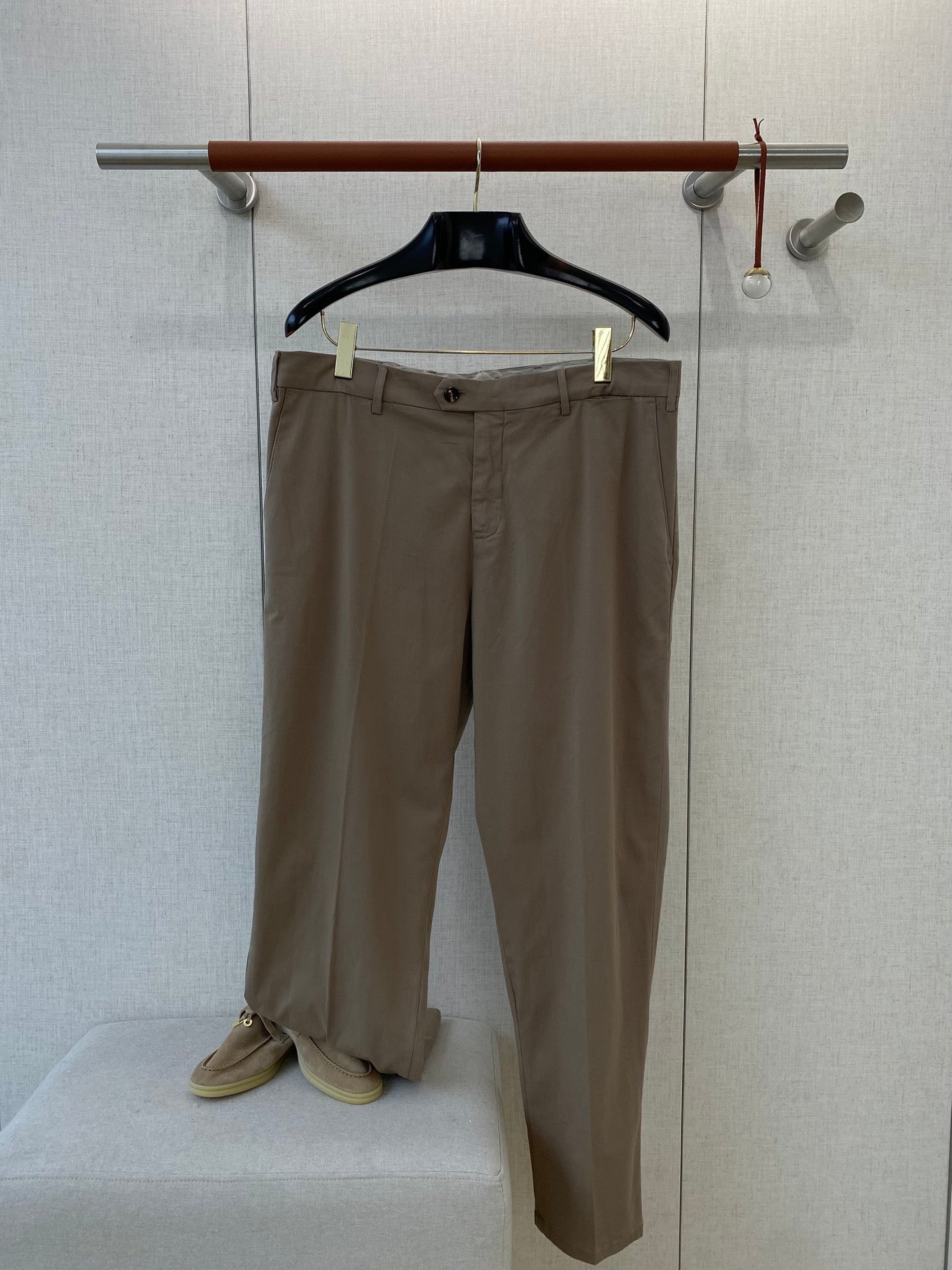 Lora Piana Chinohose in Braun – Klassische, leichte Baumwollhose für Alltag