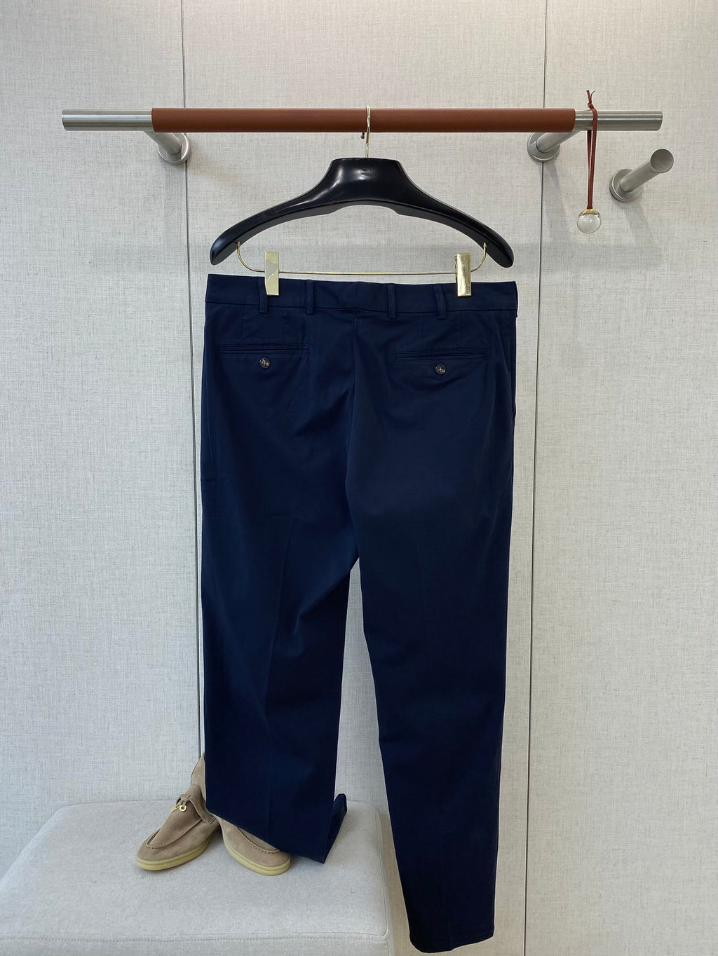 Lora Piana Chinohose in Navy-Blau – Klassische, leichte Baumwollhose