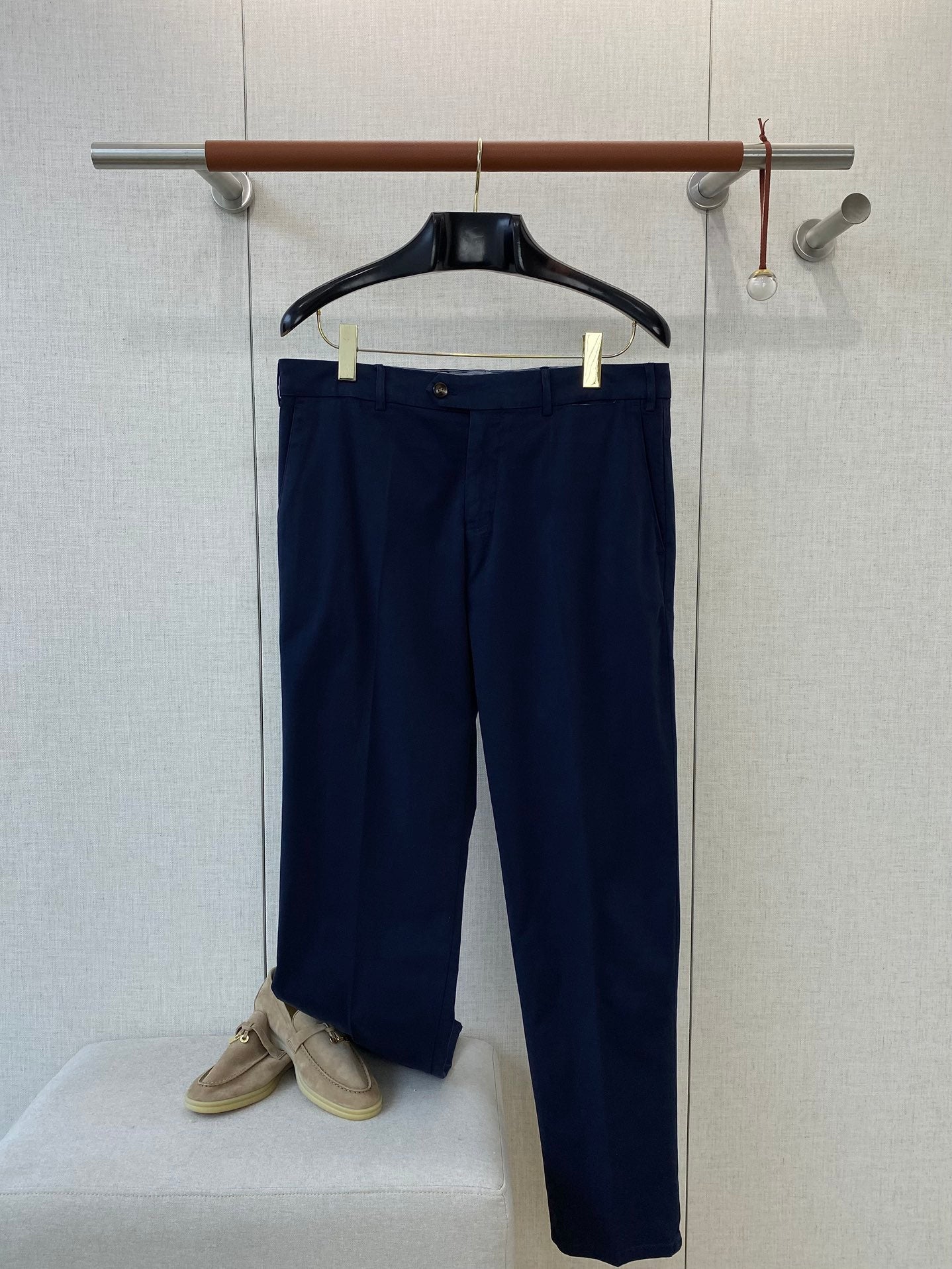 Lora Piana Chinohose in Navy-Blau – Klassische, leichte Baumwollhose