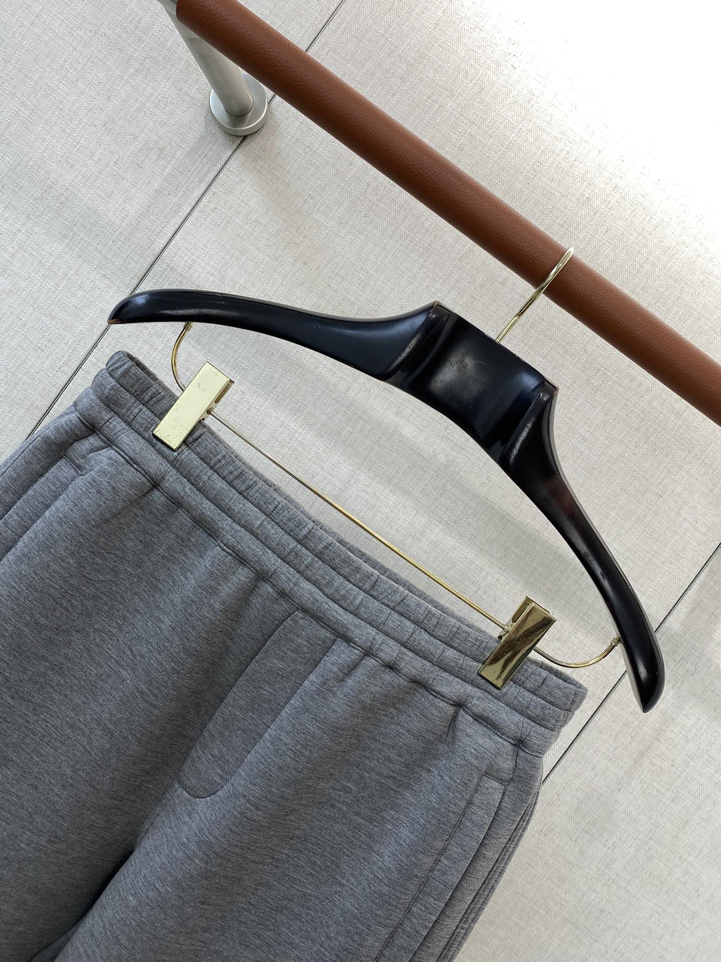 Lora Piana Sweatpants in Grau – Minimalistische Jogpants mit elastischem