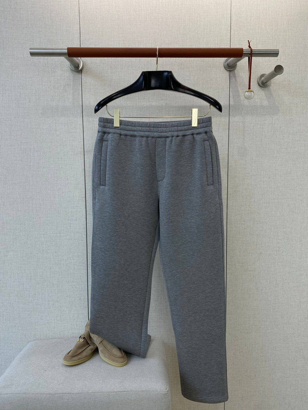 Lora Piana Sweatpants in Grau – Minimalistische Jogpants mit elastischem