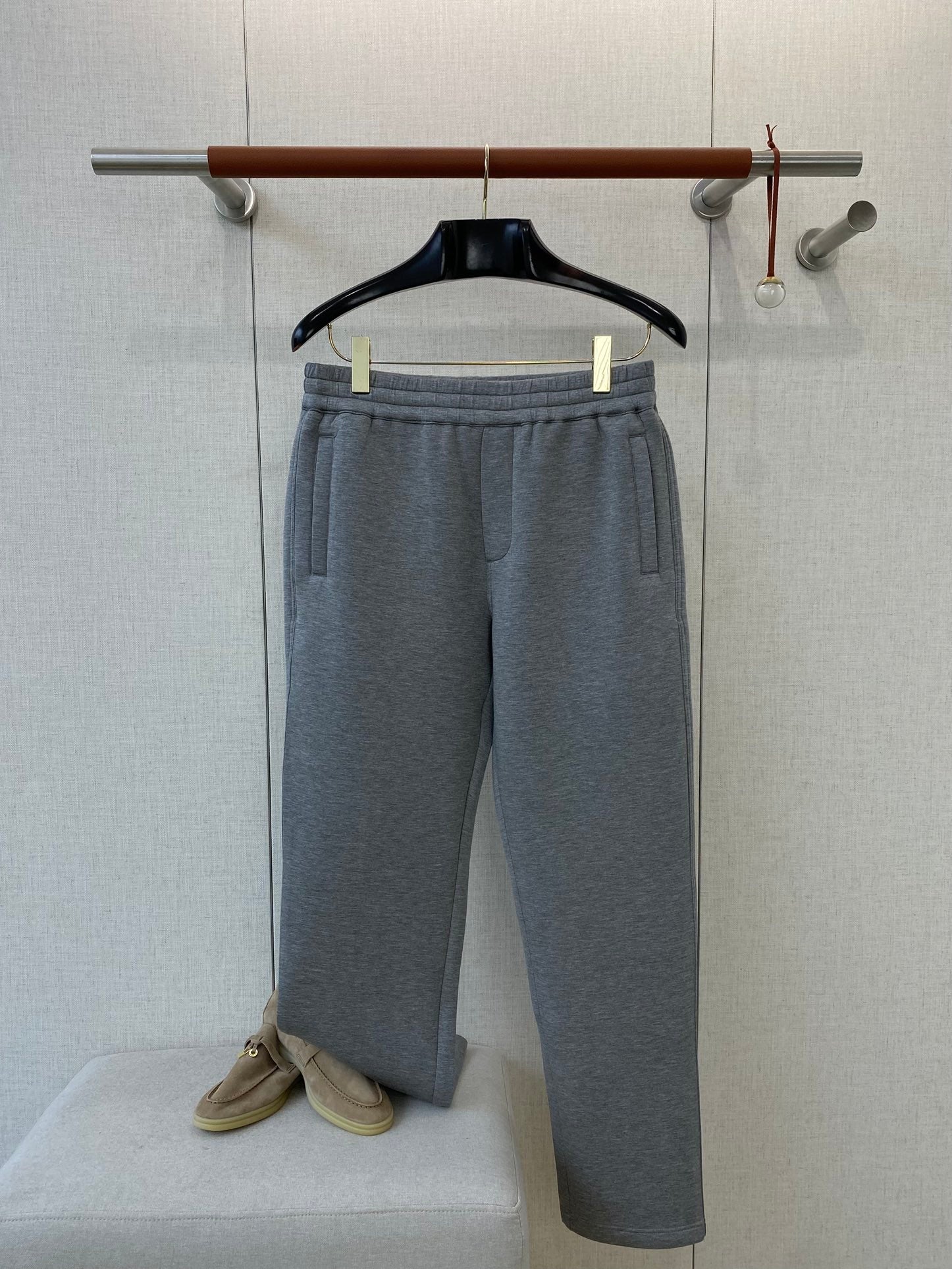 Lora Piana Sweatpants in Grau – Minimalistische Jogpants mit elastischem