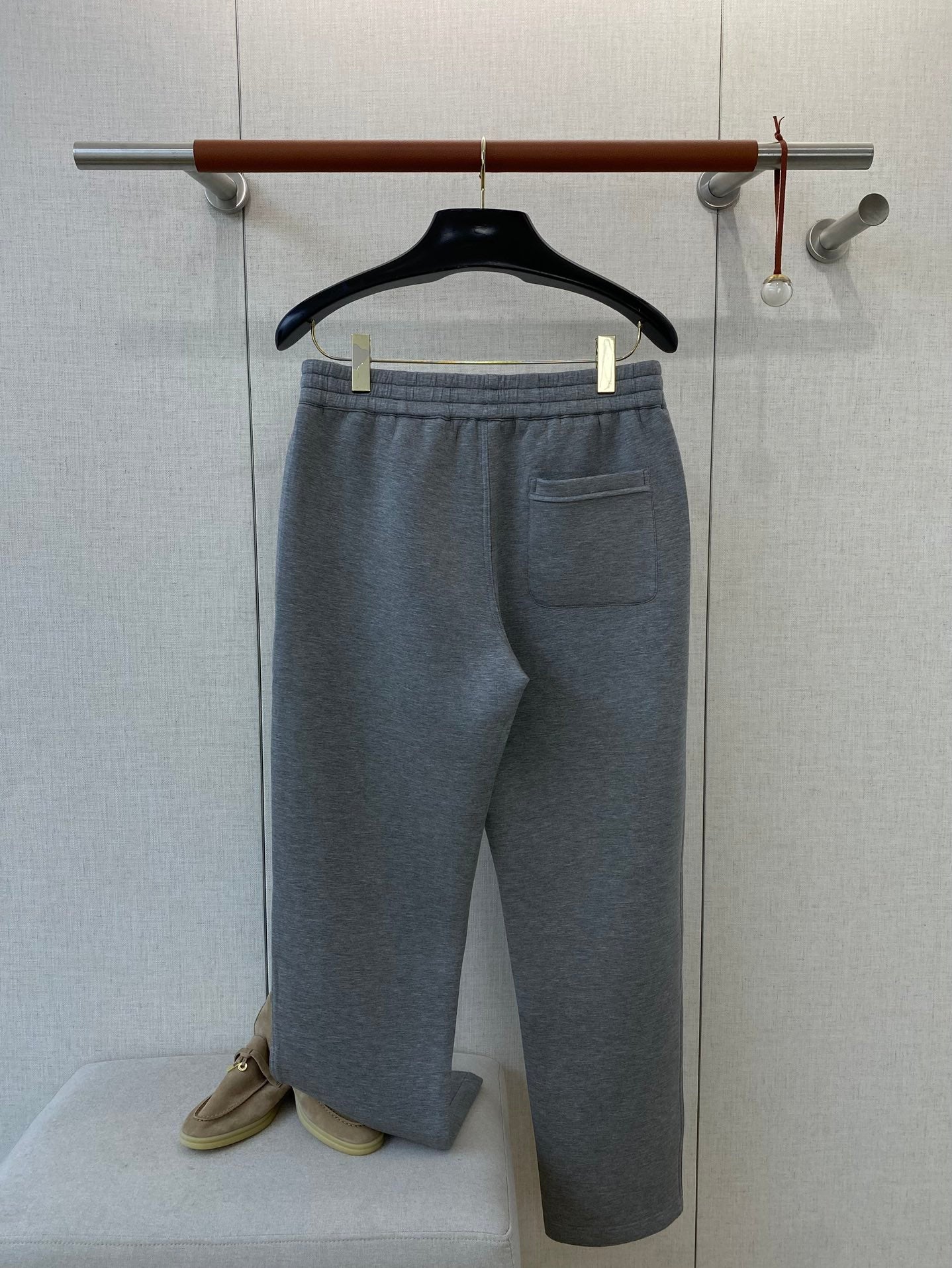 Lora Piana Sweatpants in Grau – Minimalistische Jogpants mit elastischem