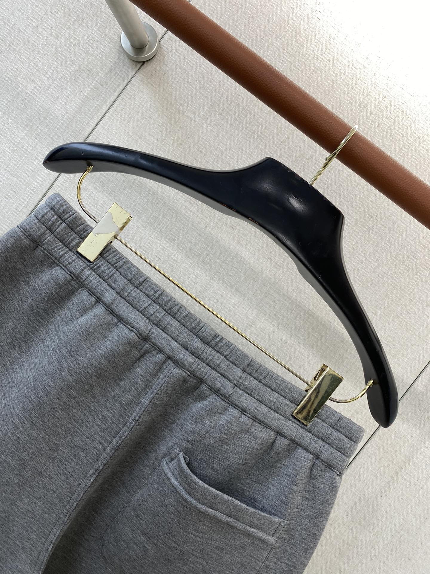 Lora Piana Sweatpants in Grau – Minimalistische Jogpants mit elastischem